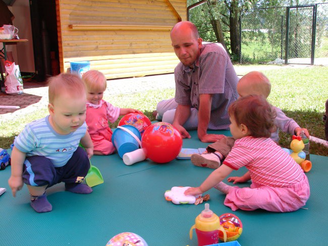 Tudi očkoti so budno pazili mladež