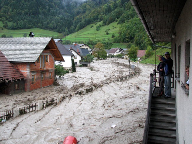 Poplave07 - foto povečava