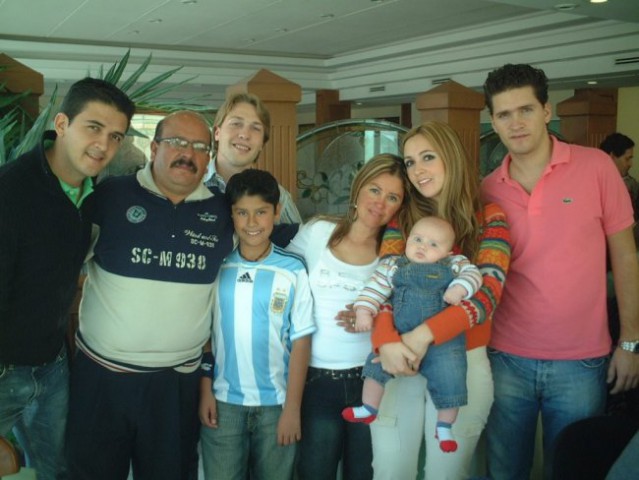 Tio Luigi, Tio Tomas, Daddy Danijel, Tio Joselin, Mommy, Tio Rod and me!