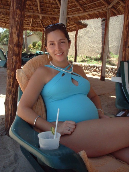 Mommy at the beach pregnant of PAUL FELIPE!