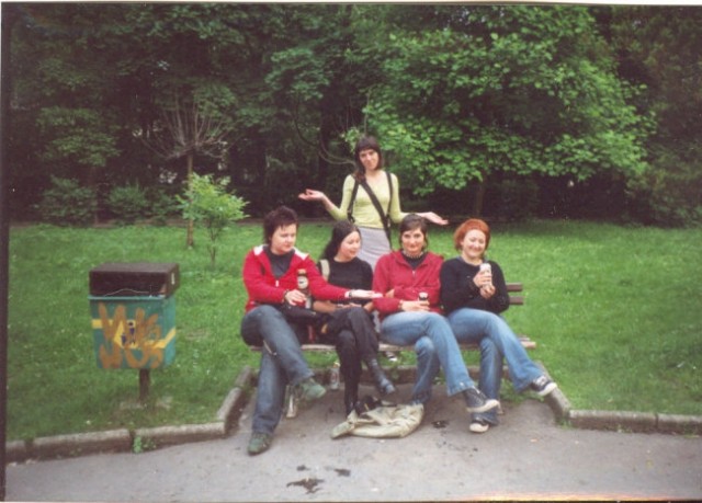 Przed koncercem w Krzeszowicach. Joanna - Edith - Zuzanna - Kama - (na gorze) Olga