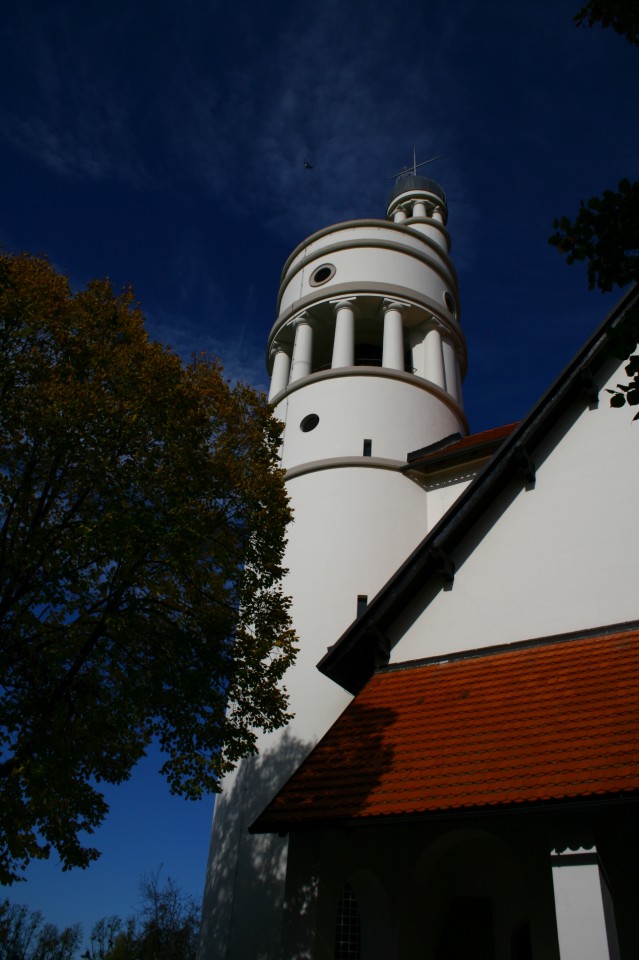 cerkev, katere arhitekt je naš slavni Plečnik, 