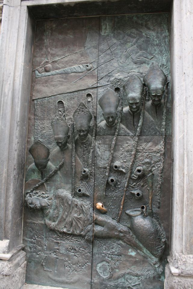 vrata na Ljubljanski stolnici