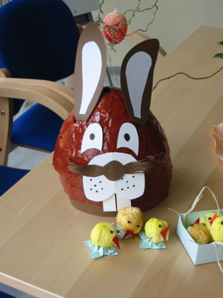 Zajček-darilna embalaža narejena iz balona
