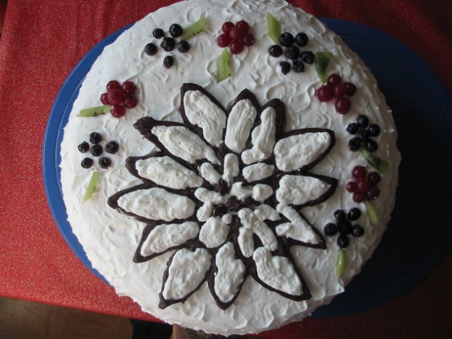 Torta za Damjanov 30. r.d.;pudingova krema z borovnicami in malinami;planika oblikovana na