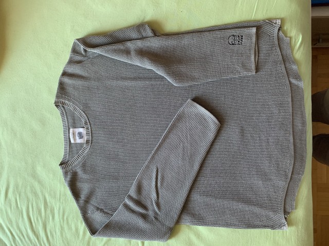 Zara pulover st. 152, 5 eur