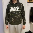 Nike kapucar št. L, 13 eur