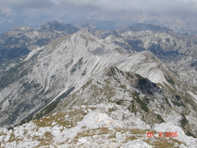 Pogled z vrha po grebenu proti Bogatinu