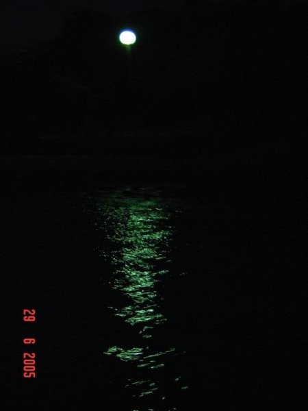 Slike luninega odseva na morju - foto