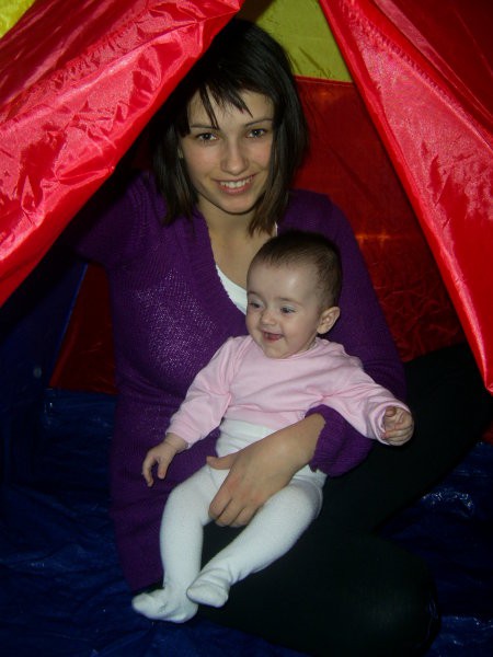 Z mamico navsedzgodaj v mojem šotoru
