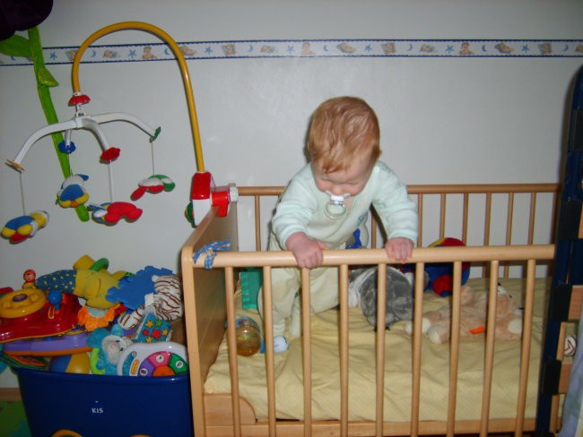 Prvič sem se postavil na noge pa še 7 mesecev - foto povečava