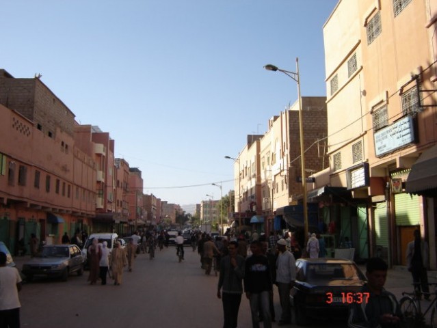 Tipična ulica v ErRachidiji (in tudi ostalem Maroku)