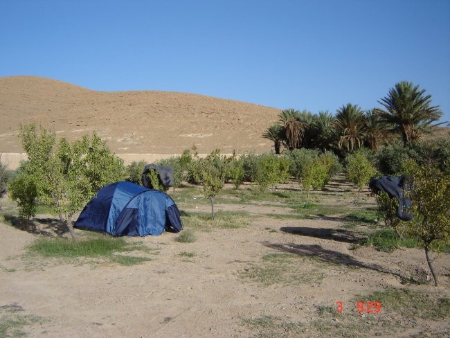 prespala sva v šotoru za kasbahom