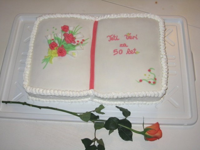 Torta knjiga za 50 let (40 kosov)