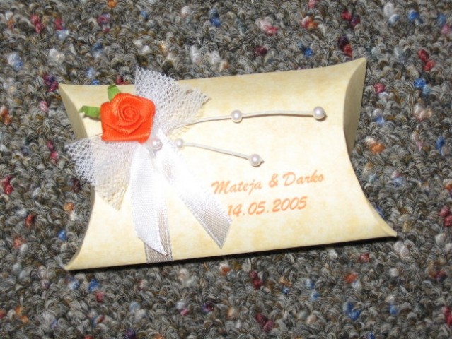Poročni konfet - škatlica s petimi konfetki (bomboni)