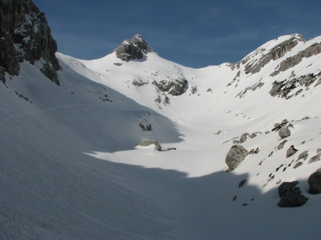 Dolina za Cmirom, na koncu Begunjski vrh