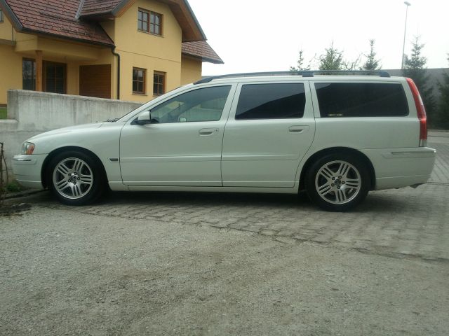 Volvo V70 - foto