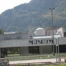 Pogled na muzej, baje ga tu in tam še kdo obišče, največ slovencev