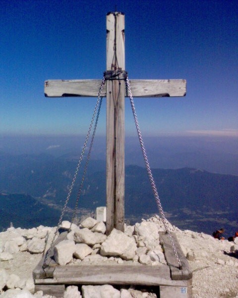 Križ z Slovenske strani.