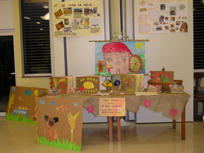 Otroci vrtca Trebnje so predstavili svoj projekt o kruhu.