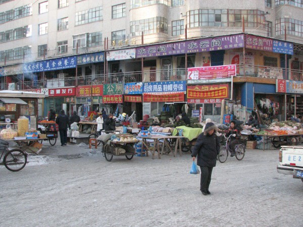 Dobra stara Kitajska-kljub mrazu se vse odvija na ulici.