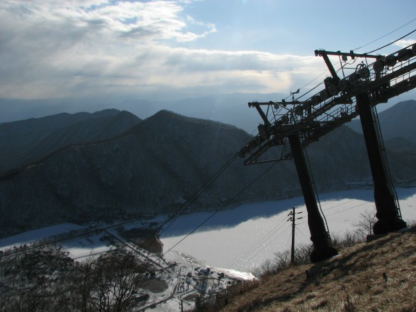 Do vrha je speljana tudi gondola, ki trenutno seveda ne vozi.