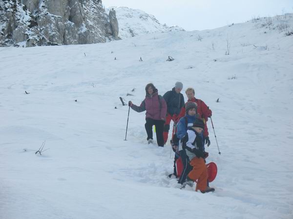 Sestopili smo po celem snegu, kjer smo vadili hojo po petah