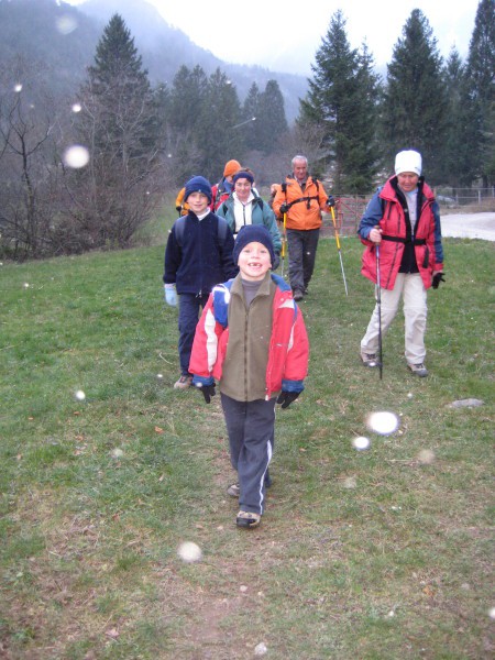 Tik pred kombijem nas pozdravi se par snezink.